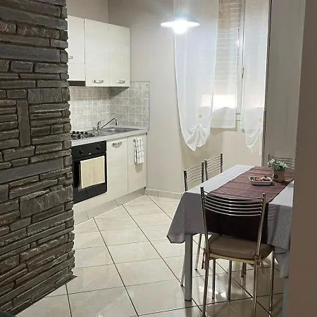 Casa Di Paola 아파트 아스티